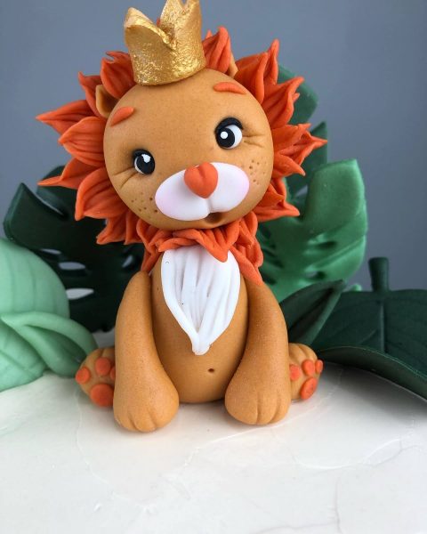 Customised lion and giraffe cakes.