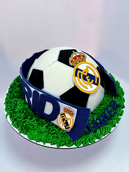 Tarta Real Madrid balón de fútbol con Bufanda en Fondant