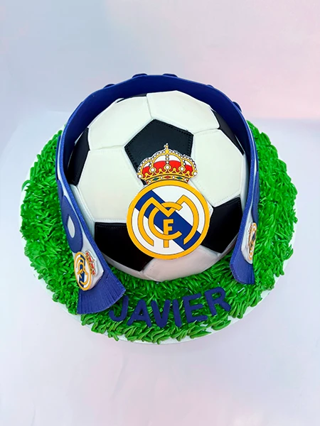 Tarta Real Madrid balón de fútbol con Bufanda en Fondant