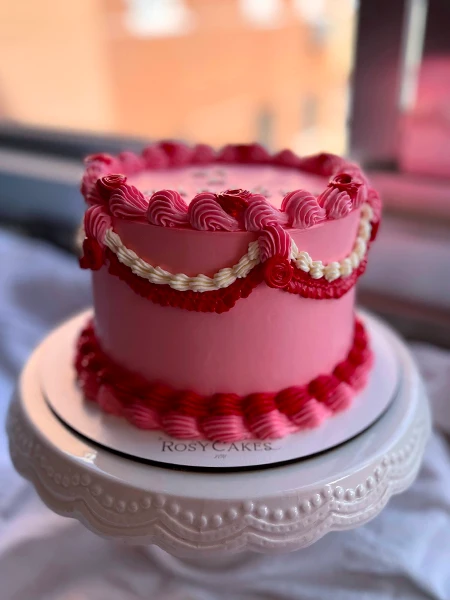 Tarta Vintage con Texto Personalizada y Montaje – Detalles Únicos en Cada Bocado